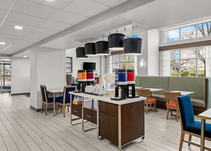 Hampton Inn & Suites Charlotte-Airport
