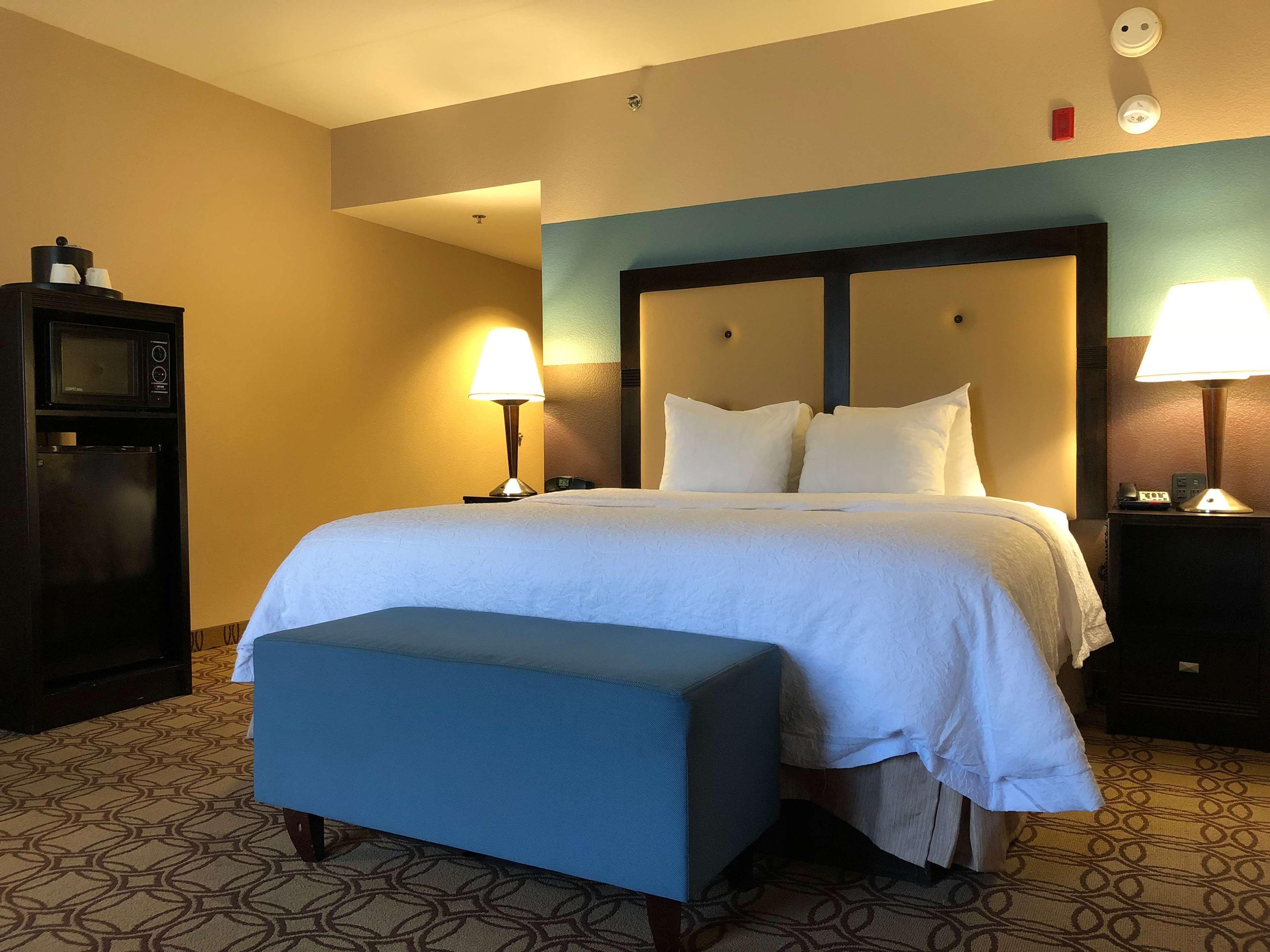Hampton & Charlotte-airport 3*